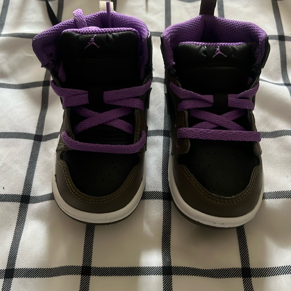 Jordan 1s- Purple, Black,Brown 

US Size: 6C